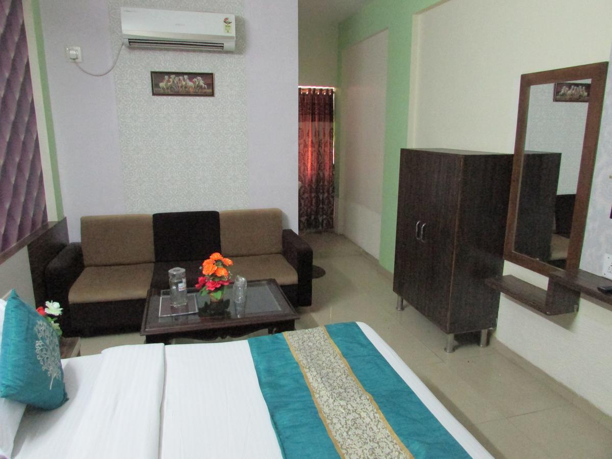 Hotel Neelkanth Residency Gandhinagar Dış mekan fotoğraf
